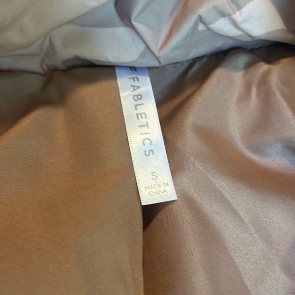 Fabletics puffer jacket - Picture 4 of 4